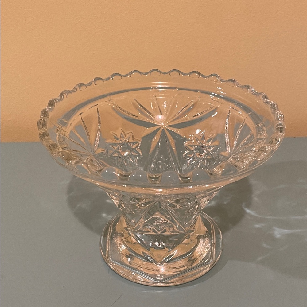 Vintage Anchor Hocking Early American Prescut Starburst Glass Compote